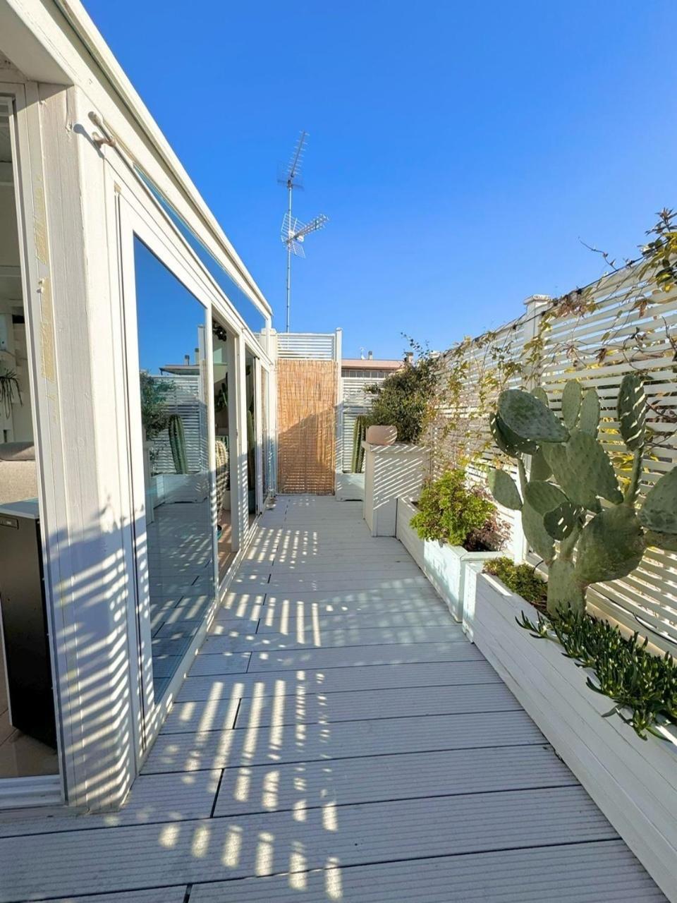 Rooftop-Marinacentro-Unique-Beach-Fun-Smart-Loveapt-Train-Park ريميني المظهر الخارجي الصورة